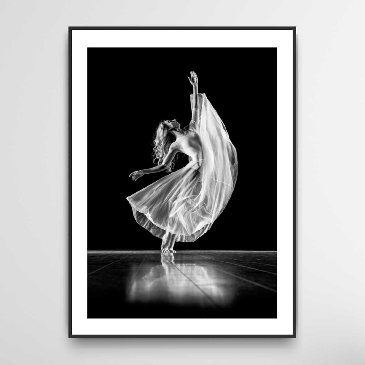 Dancing Woman ,Mål 50 x 70 cm.