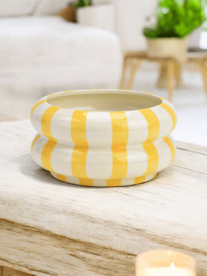 Dekorativ skål i stribet keramik – gul/hvid 15 × 8 × 15 cm
