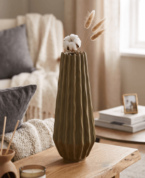 Rillet Vase - Olivengrøn keramik 33 cm